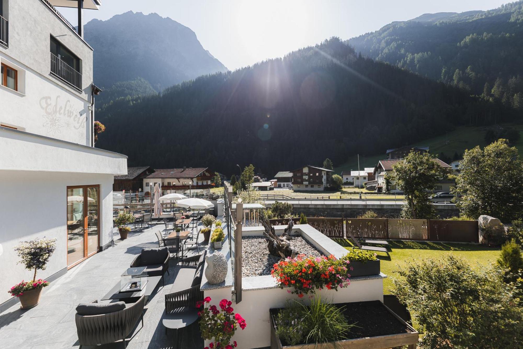 Hotel Edelweiss เคาเนอร์ทาล ภายนอก รูปภาพ