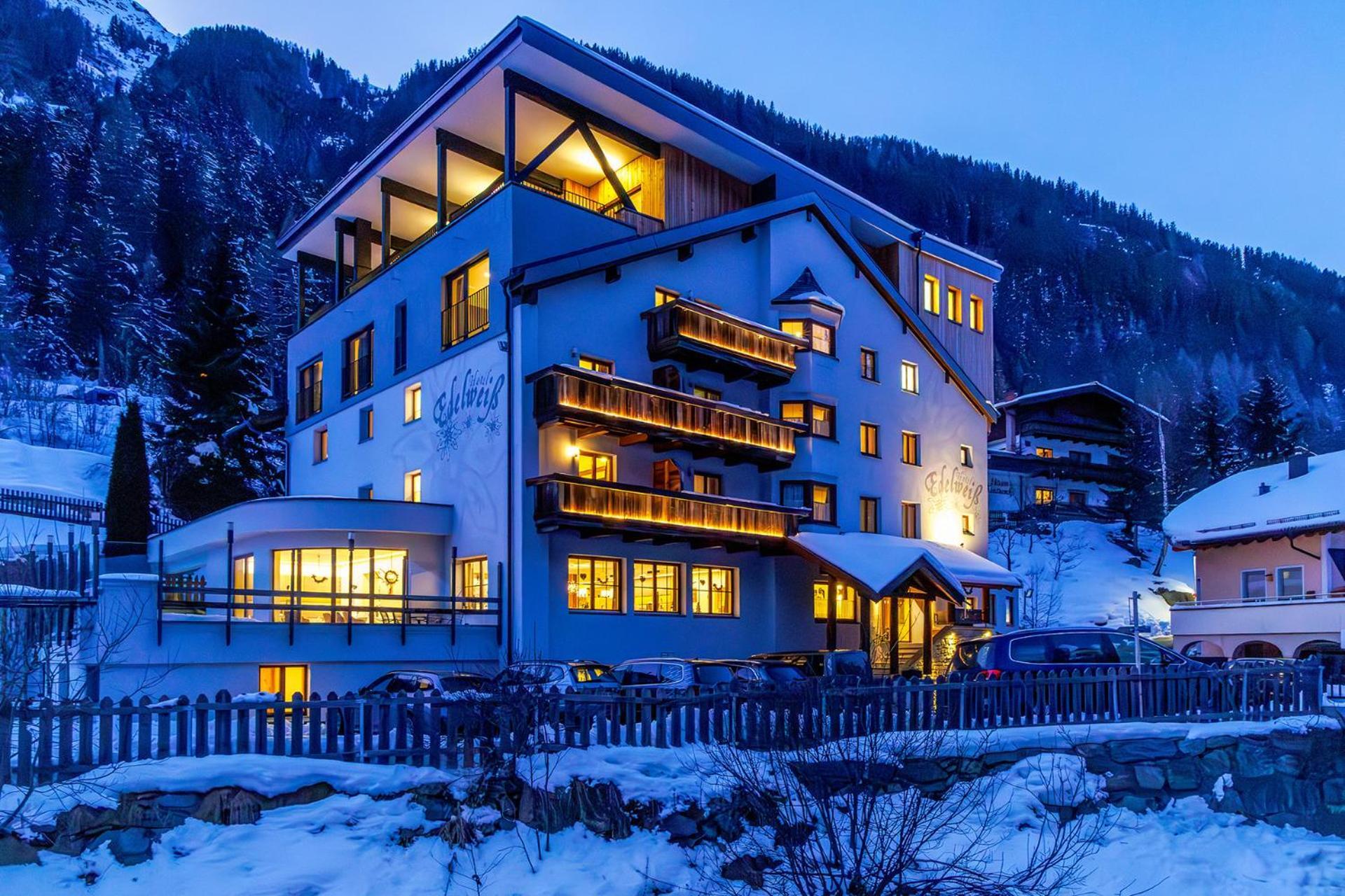 Hotel Edelweiss เคาเนอร์ทาล ภายนอก รูปภาพ